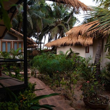 Anahata Retreat Beach Front Ashwem Goa Mandrem Exterior photo