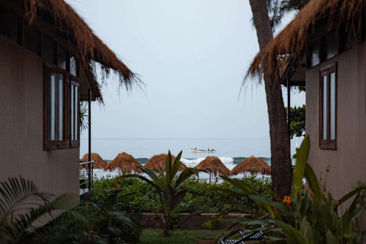 Anahata Retreat Beach Front Ashwem Goa Mandrem Exterior photo