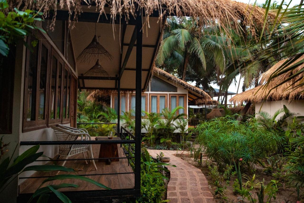 Anahata Retreat Beach Front Ashwem Goa Mandrem Exterior photo